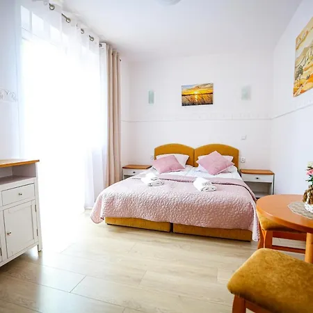 Róża Pokoje&apartamenty Kwatera prywatna Łeba