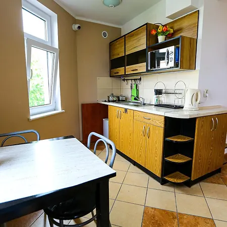 Róża Pokoje&apartamenty *