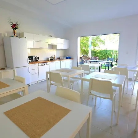 בית אירוח Roza & *