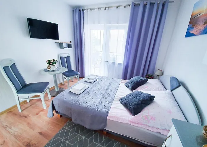 Δωμάτια σε οικογενειακή κατοικία Roza & *