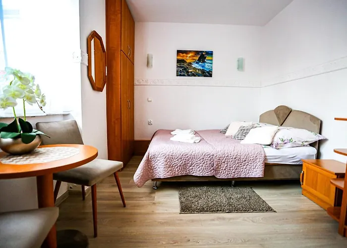 Roza & Δωμάτια σε οικογενειακή κατοικία Łeba