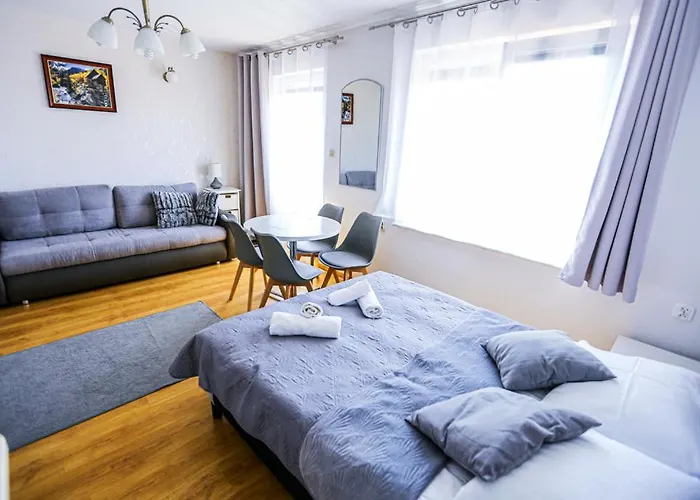 Roza & Δωμάτια σε οικογενειακή κατοικία *