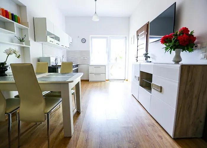 Δωμάτια σε οικογενειακή κατοικία Roza &